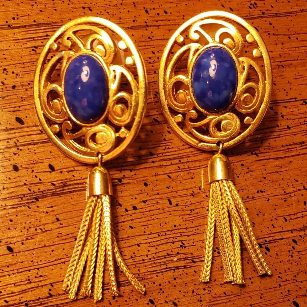 VINTAGE Gold Tone Pierced Earrings